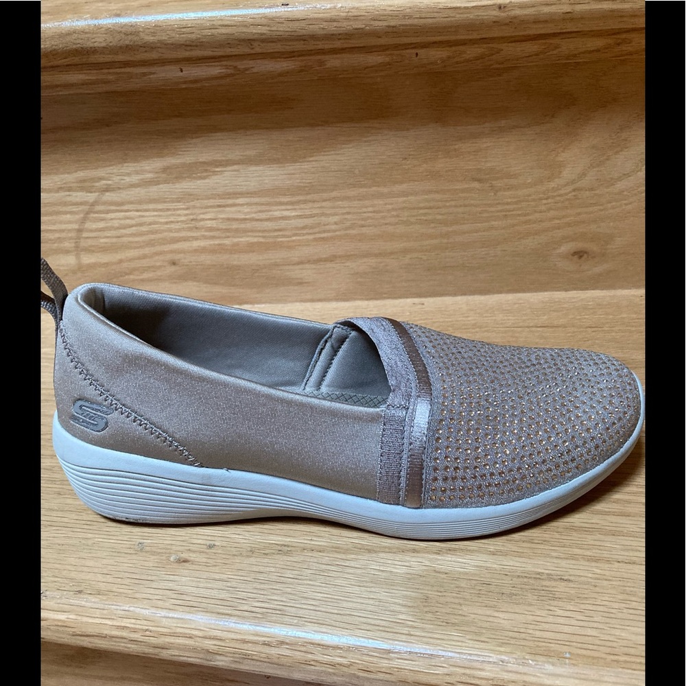 Skechers Sz 8.  EUC